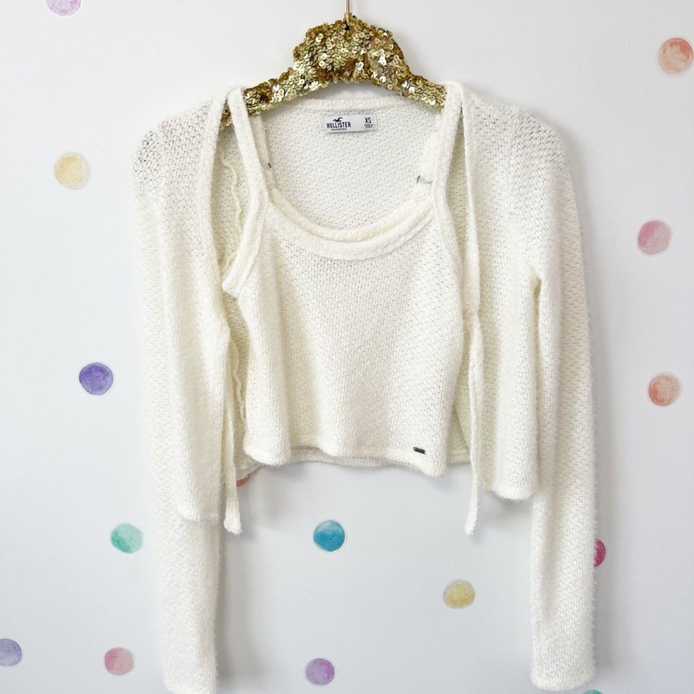 Hollister Cream Long Sleeve Crop Blouse